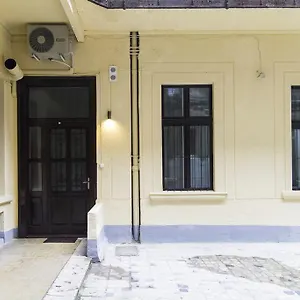 https://authentic-klauzal-apartment.inbudapesthotels.com